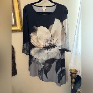 Beautiful Chicos Monochrome Flower Tunic With Handkerchief Hem . Size M (1)
